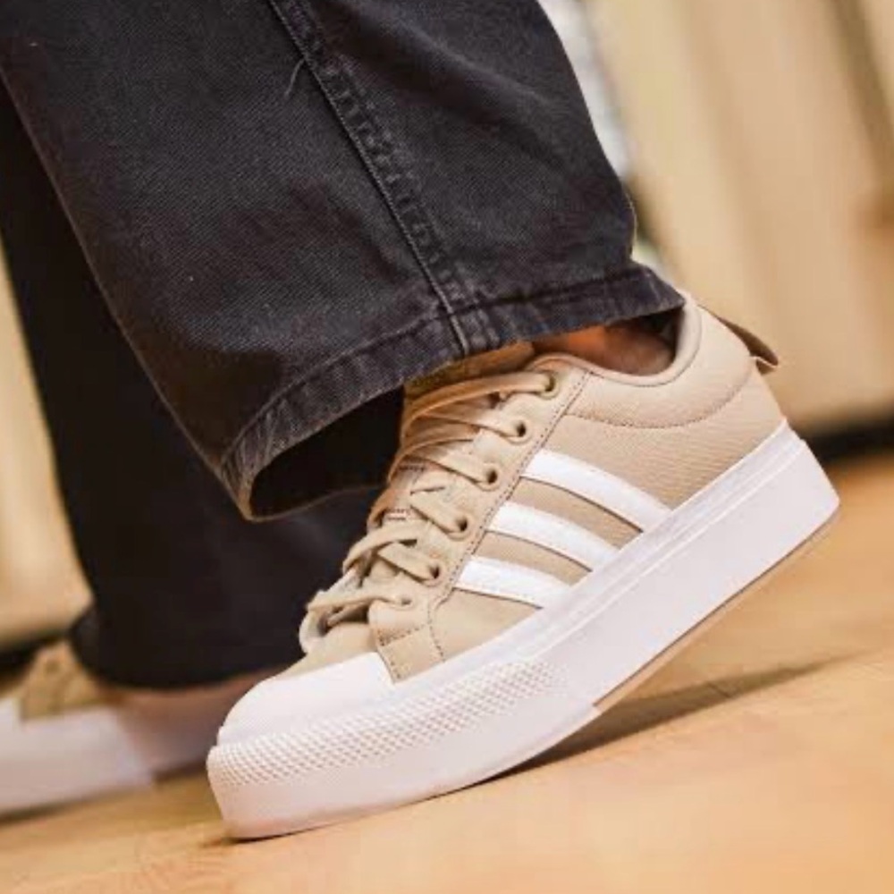 Women's Bravada 2.0 Platform Casual Sneakers